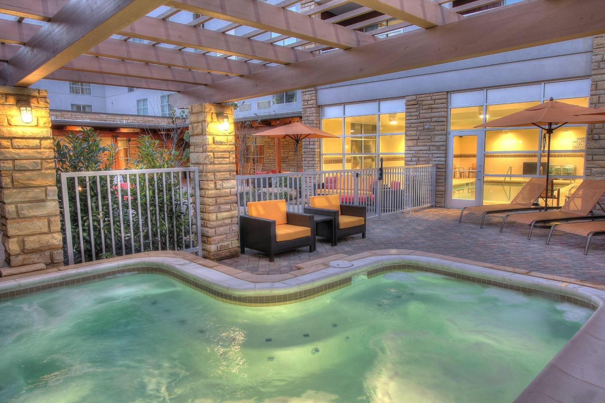 Готель Courtyard By Marriott Gatlinburg Downtown Екстер'єр фото