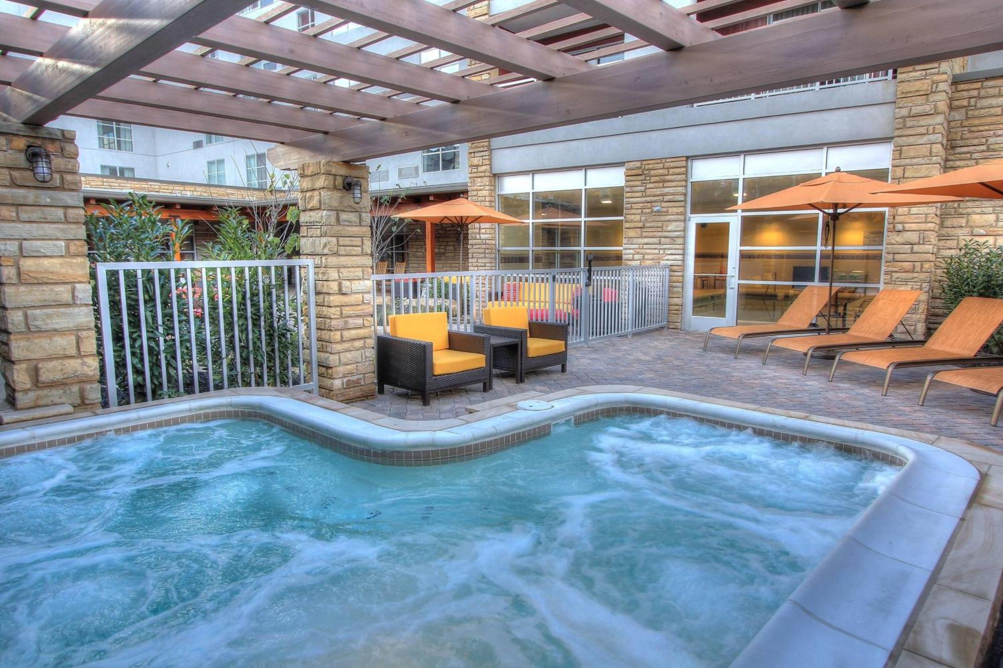 Готель Courtyard By Marriott Gatlinburg Downtown Екстер'єр фото