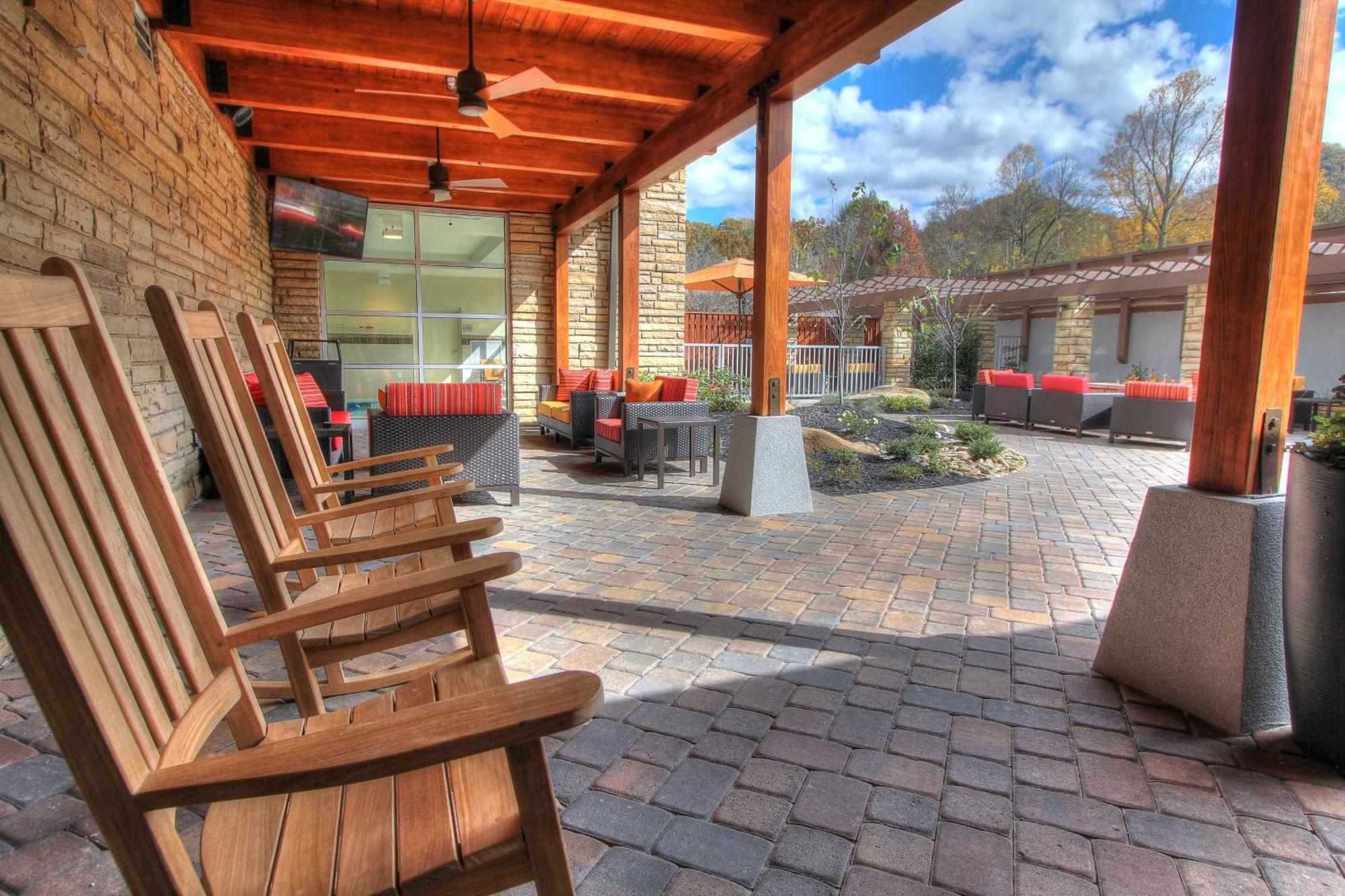 Готель Courtyard By Marriott Gatlinburg Downtown Екстер'єр фото