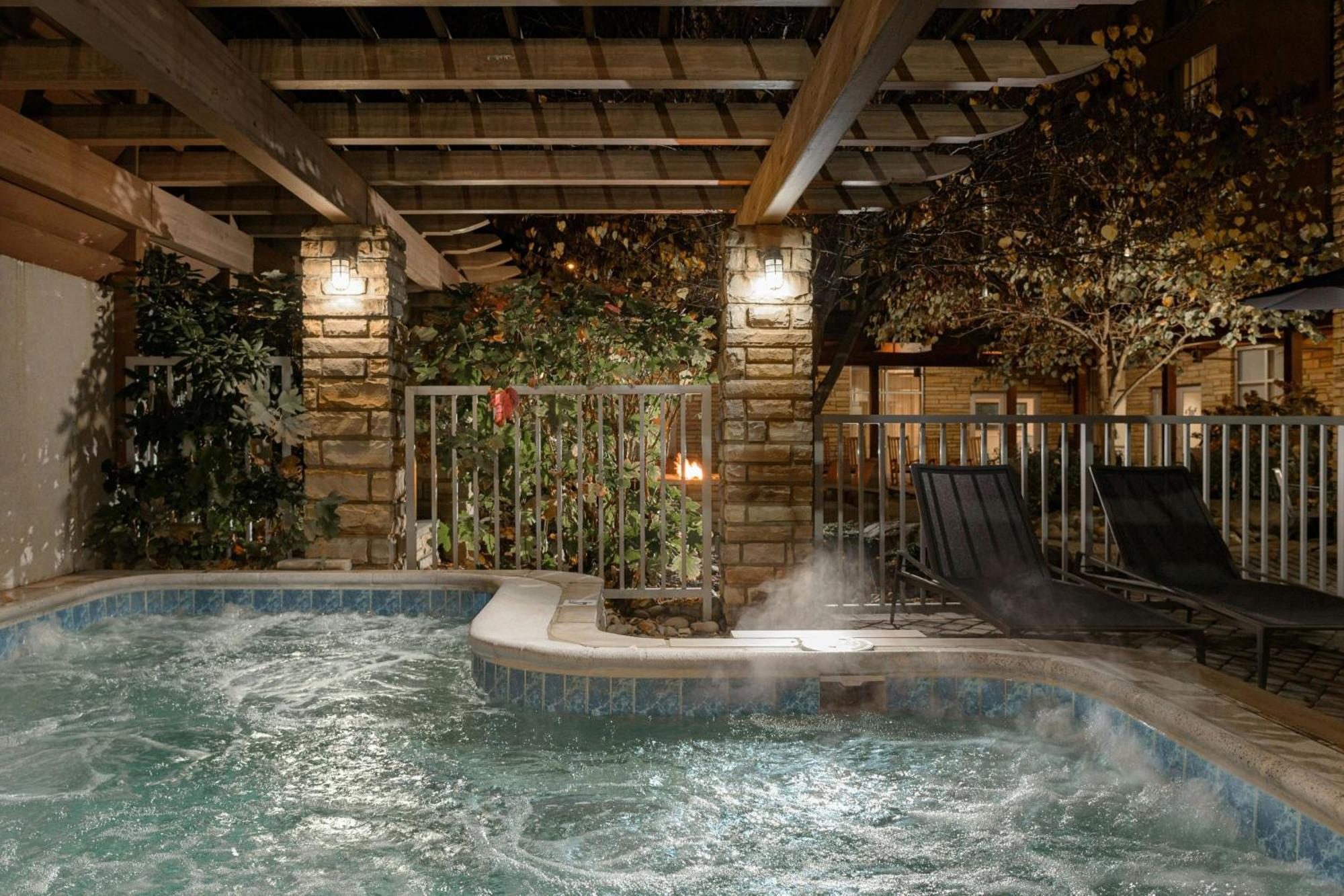 Готель Courtyard By Marriott Gatlinburg Downtown Екстер'єр фото