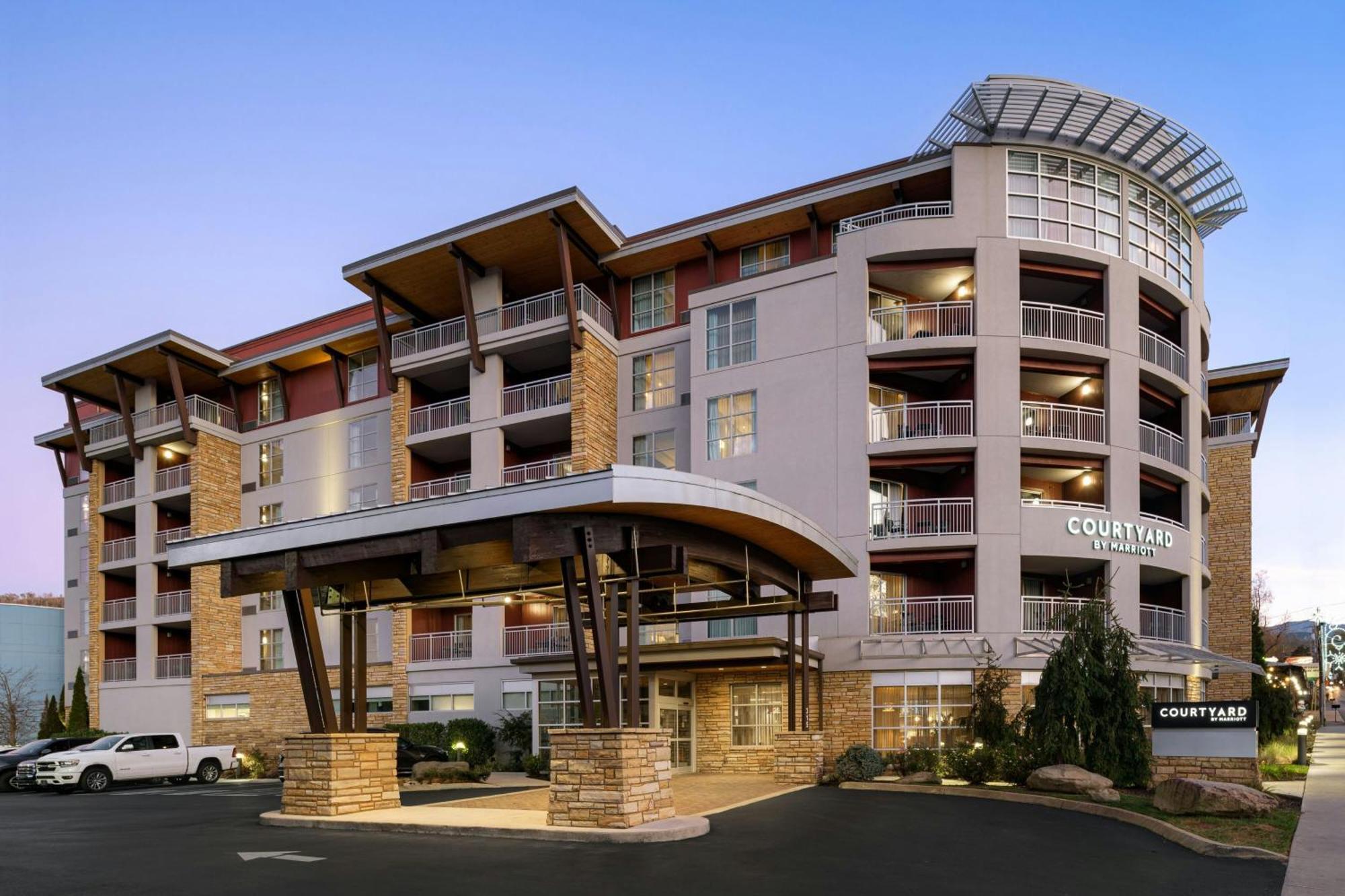 Готель Courtyard By Marriott Gatlinburg Downtown Екстер'єр фото